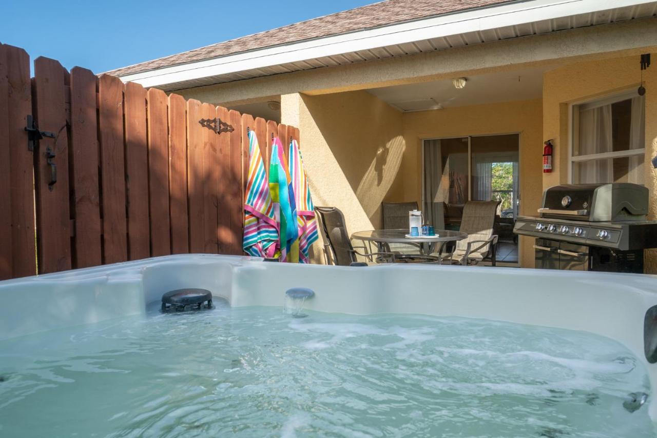 Heart Of The Waves - 3Br & 2Ba Beach Retreat - New Hot Tub - Outside Patio With Grill & Seating, Steps To Fun! 墨尔本 外观 照片