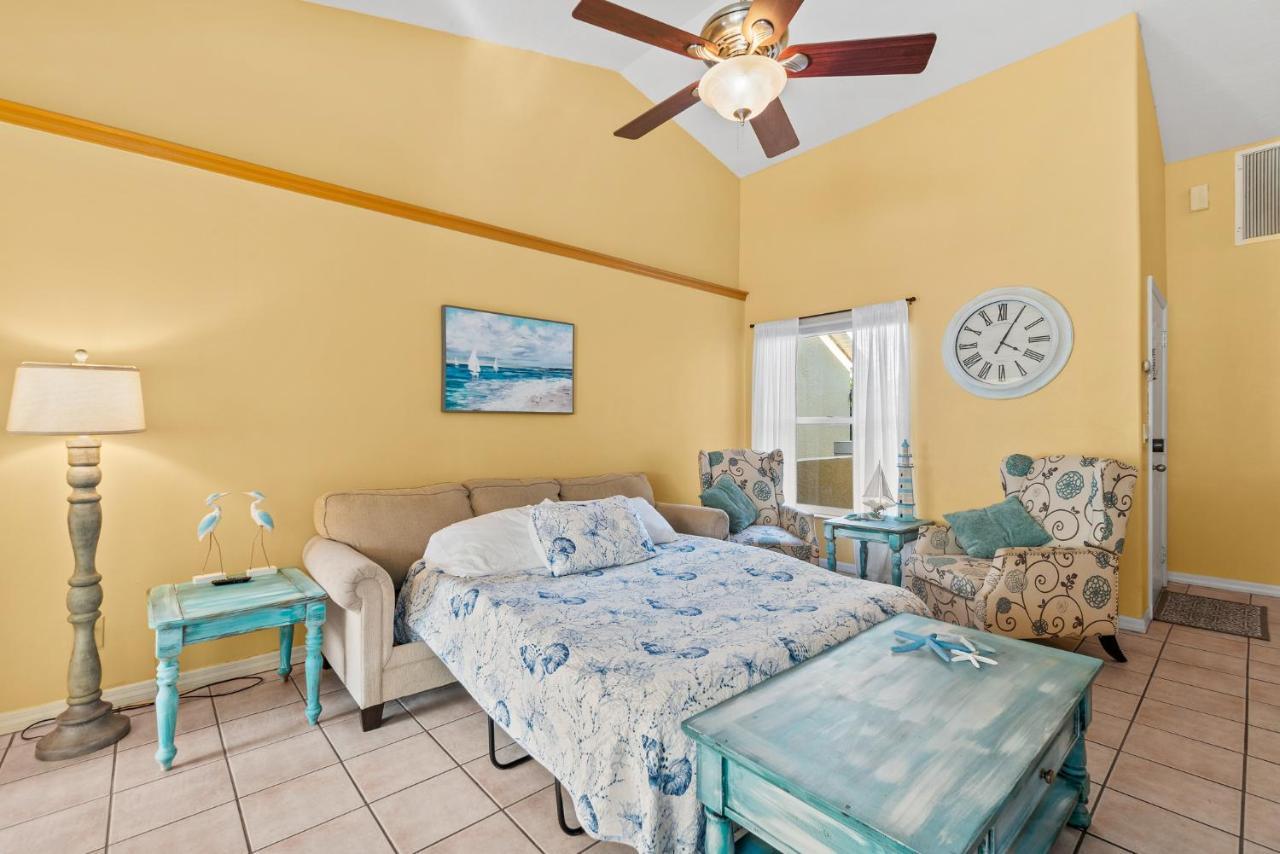 Heart Of The Waves - 3Br & 2Ba Beach Retreat - New Hot Tub - Outside Patio With Grill & Seating, Steps To Fun! 墨尔本 外观 照片