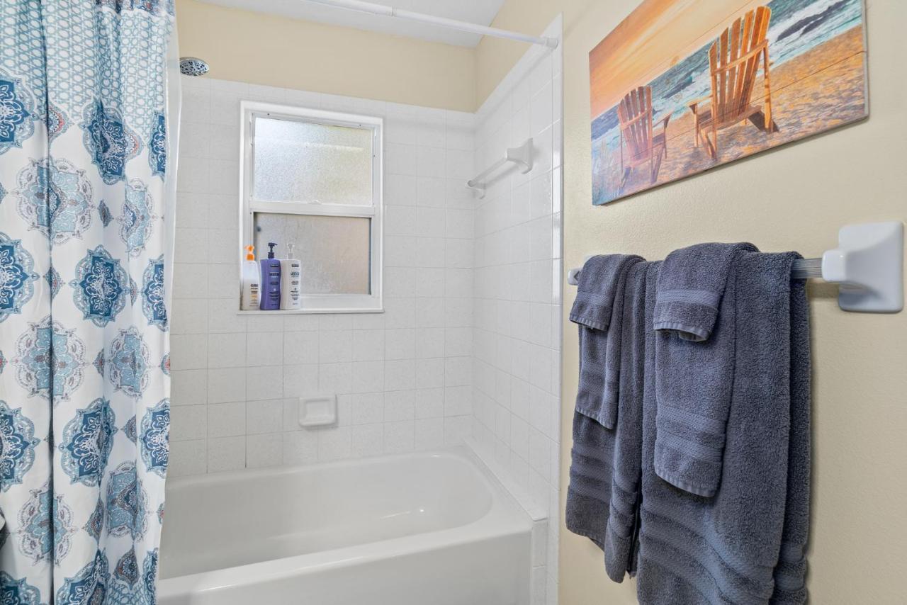Heart Of The Waves - 3Br & 2Ba Beach Retreat - New Hot Tub - Outside Patio With Grill & Seating, Steps To Fun! 墨尔本 外观 照片