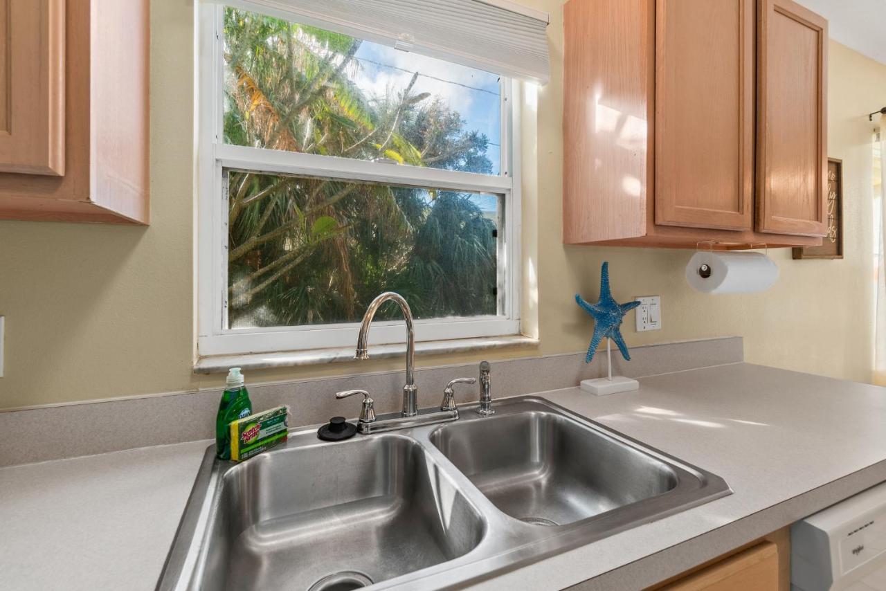 Heart Of The Waves - 3Br & 2Ba Beach Retreat - New Hot Tub - Outside Patio With Grill & Seating, Steps To Fun! 墨尔本 外观 照片